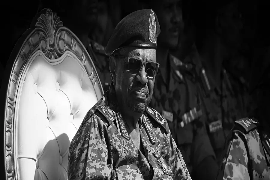 الجيش السوداني ينحاز لإرادة الشعب ويطوي صفحة حكم " عمر البشير"