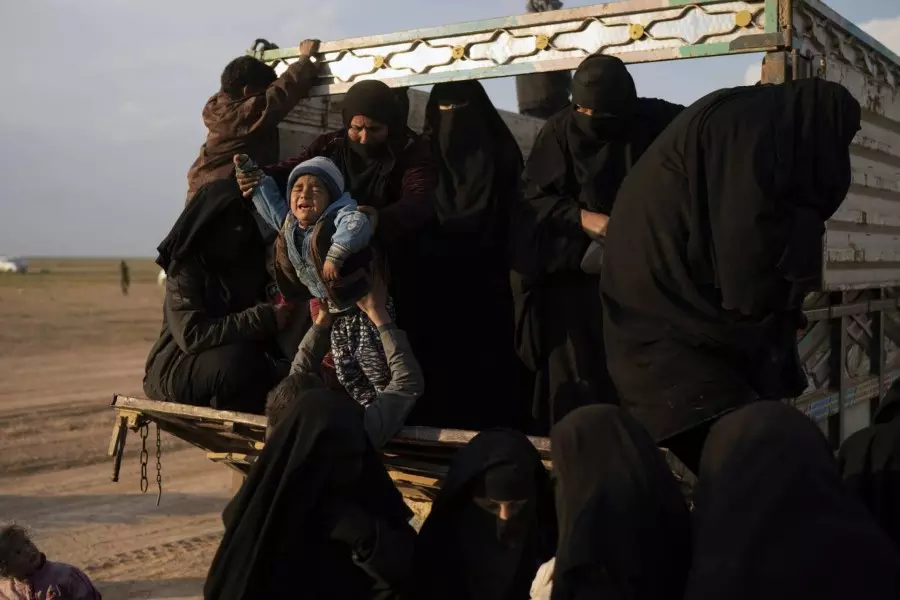 إسبانيا تصدر مذكرات قضائية لتوقف أربع نساء يقطن بمخيم الهول بسوريا