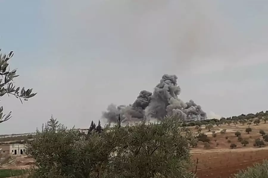 الطيران الروسي يقصف مركز الدفاع المدني في خان شيخون جنوب إدلب