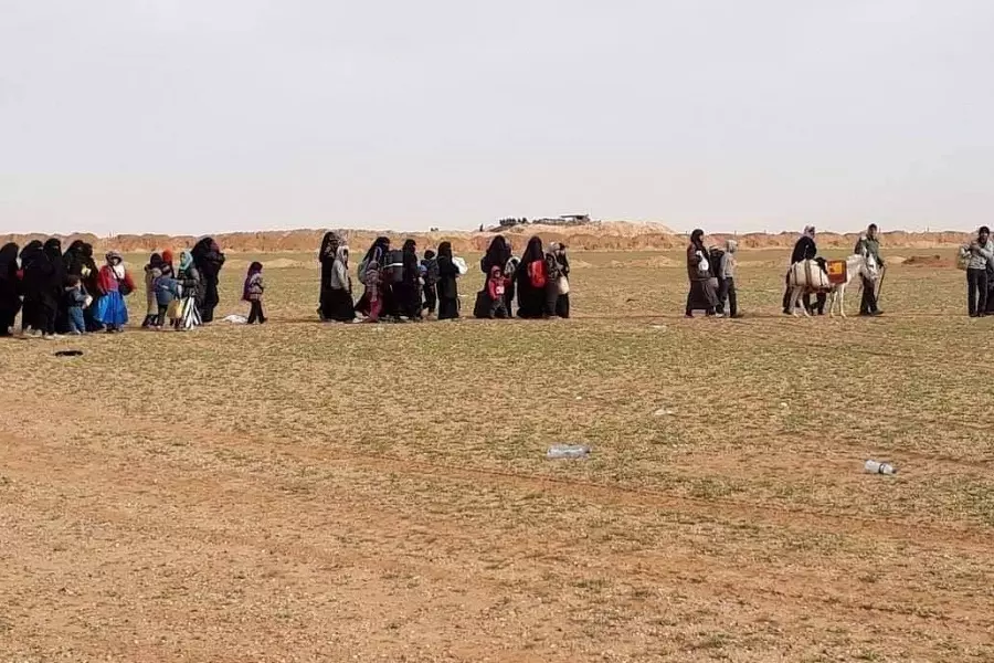 نداءات استغاثة لتوفير ممر آمن لخروج آلاف المدنيين المتبقين بمناطق سيطرة داعش شرقي دير الزور