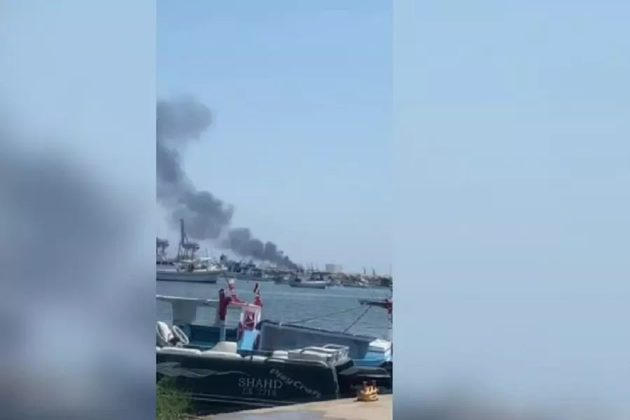 حريق مجهول السبب يطال سفينة في مرفأ اللاذقية
