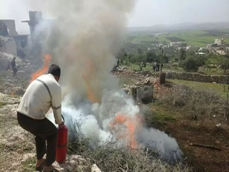 ثلاثة شهداء وعدد من الجرحى بقصف صاروخي استهدف بلدة ترمانين بريف إدلب