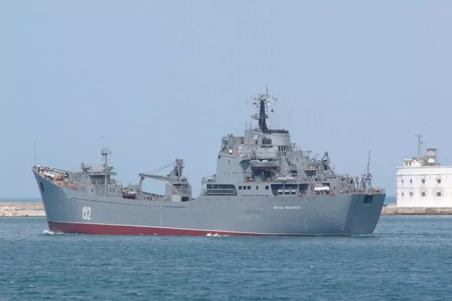 روسيا تدفع بسفينة الإنزال الروسية "نيقولاي فيلتشينكوف" باتجاه البحر المتوسط