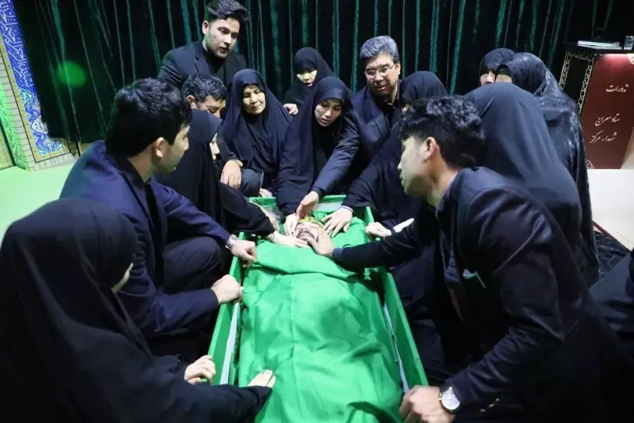 تشييع في طهران وحزن بدير الزور حداداً لمقتل قائد "لواء فاطميون" الأفغاني