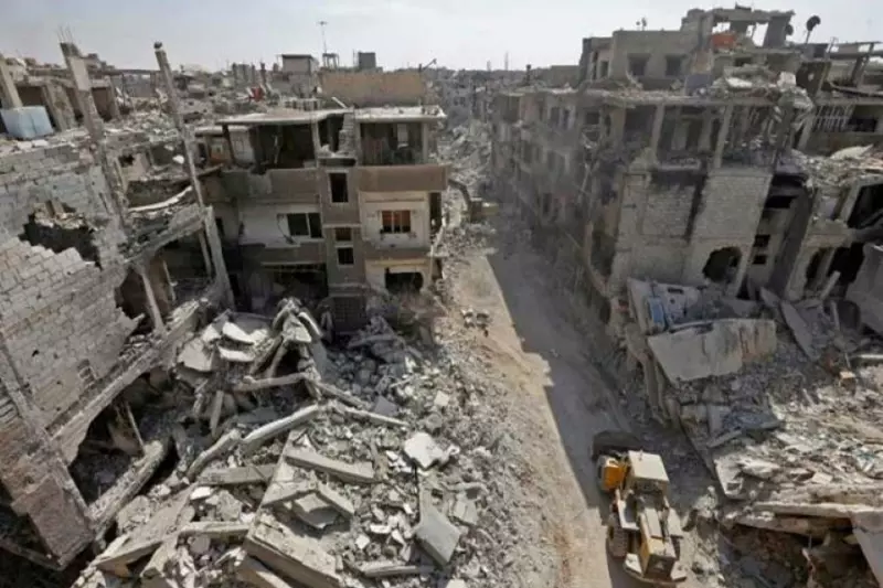 أمن النظام يمنح موافقات أمنية للعسكريين وعائلاتهم للسكن بمخيم اليرموك ويمنع المدنيين