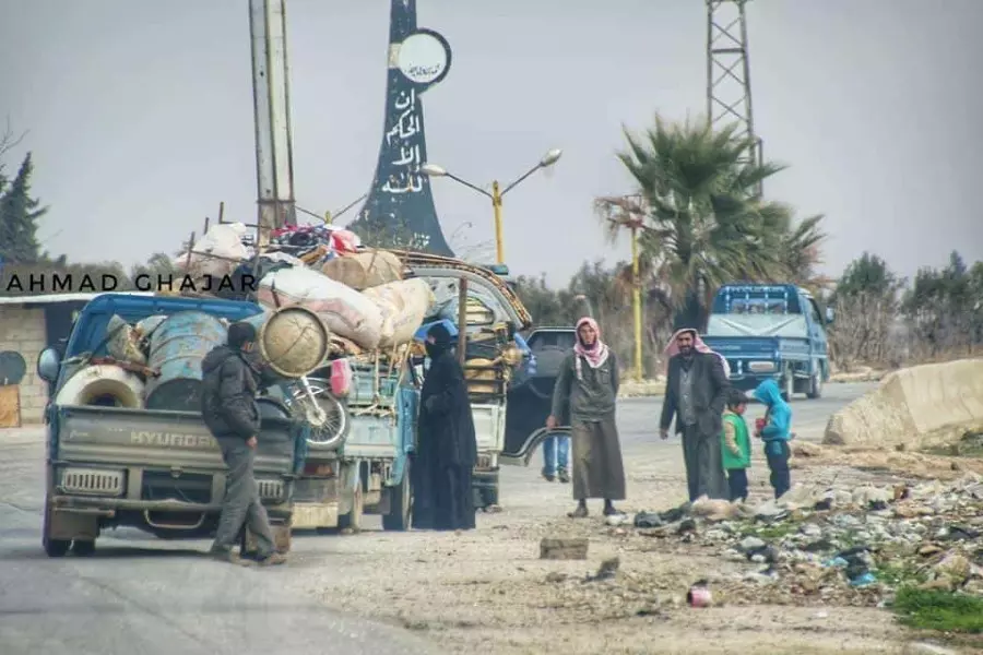 نشطاء إدلب يطالبون "حكومة الإنقاذ" بتحمل مسؤولياتها تجاه حركة النزوح لآلاف المدنيين في إدلب