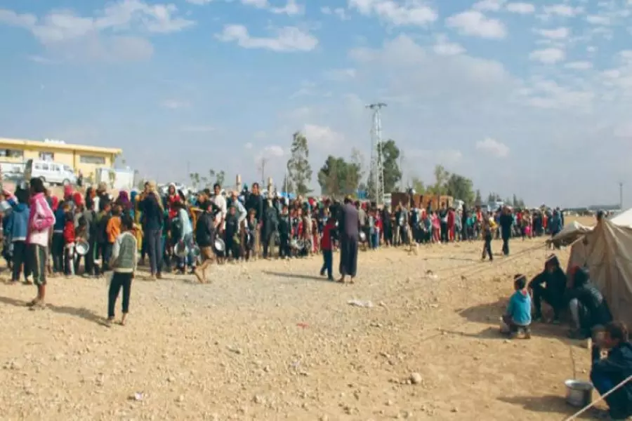 "قسد" ترحل عشرات المدنيين من مدينة الرقة بحجة عدم وجود كفيل