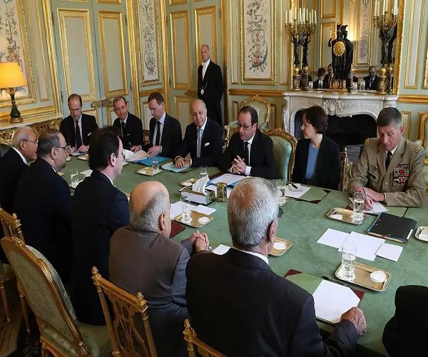 الائتلاف يطلب من الرئيس الفرنسي عونه في إيجاد حل لمشكلة الجوازات لملايين السوريين