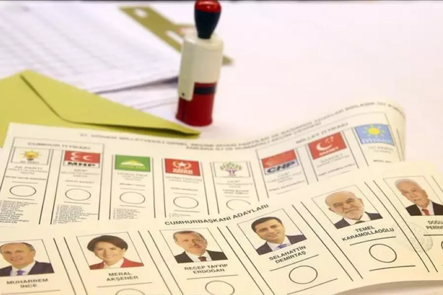 ساعات تفصل المواطنين الأتراك عن الإدلاء بأصواتهم في صناديق الاقتراع