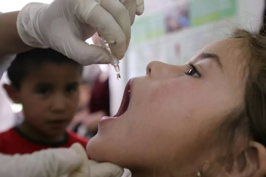 منظمات دولية: تعليق التطعيمات يهدد حياة 80 مليون طفل بالعالم