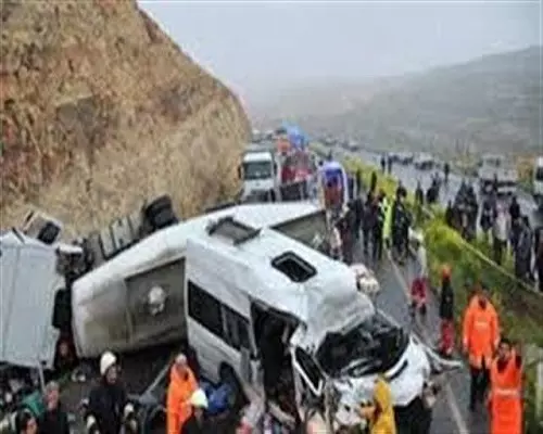 تركيا... مقتل 9 لاجئين سوريين بحادث سير