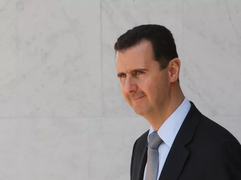 هل عرضَ ولايتي اللجوء على الأسد؟