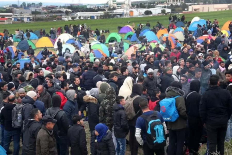 لليوم الـ 18 يواصل طالبوا اللجوء الانتظار على الحدود التركية اليونانية