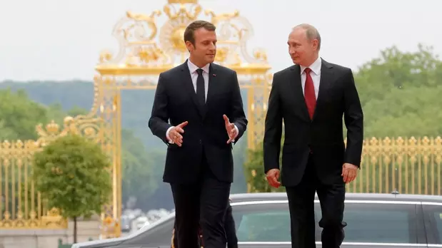 بوتين وماكرون يبحثان آخر التطورات بالملف السوري