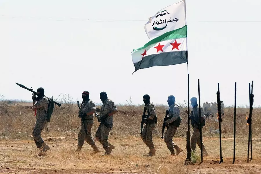 "جيش الثوار" يرسل تعزيزات عسكرية للمشاركة في معارك تنظيم الدولة شرقي دير الزور