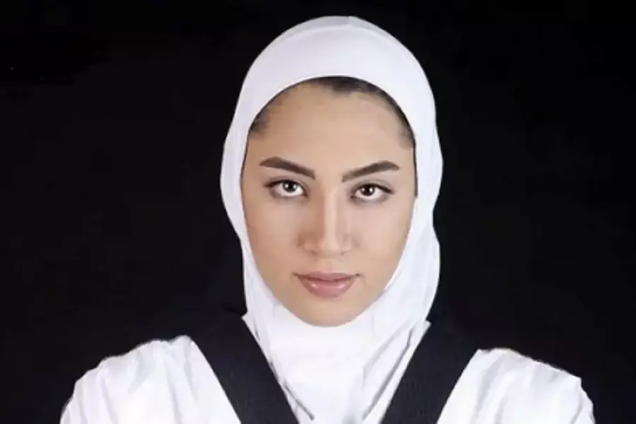 بطلة تايكواندو إيرانية تعلن انشقاقها .... لاتريد المنافسة تحت العلم الإيراني