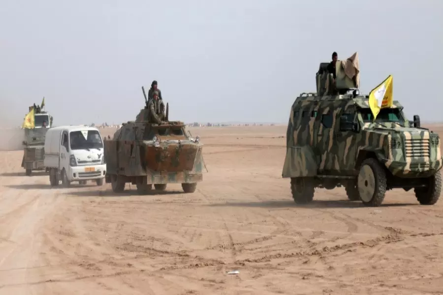 التحالف ينقل عناصر تنظيم الدولة إلى قاعدته في حقل العمر النفطي بعد استسلامهم شرقي دير الزور
