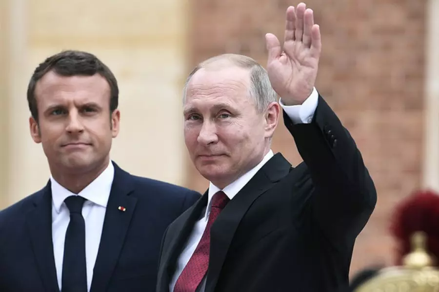 الرئيس الفرنسي: يجب ألا نبدو ضعفاء أمام بوتين