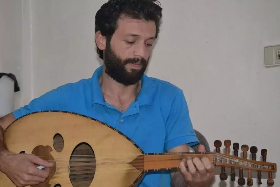 صاحب الأغنية الثورية داريّا رمز الصمود "سمير أكتع" معتقلاً على يد تحرير الشام في مدينة سلقين بإدلب