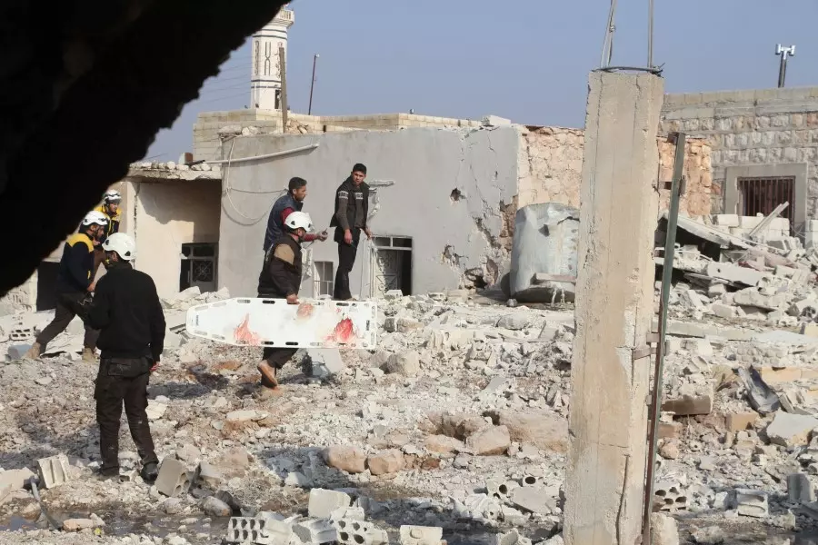 تواصل الغارات على إدلب والحربي الروسي يدمر مركز الدفاع المدني في سرجة