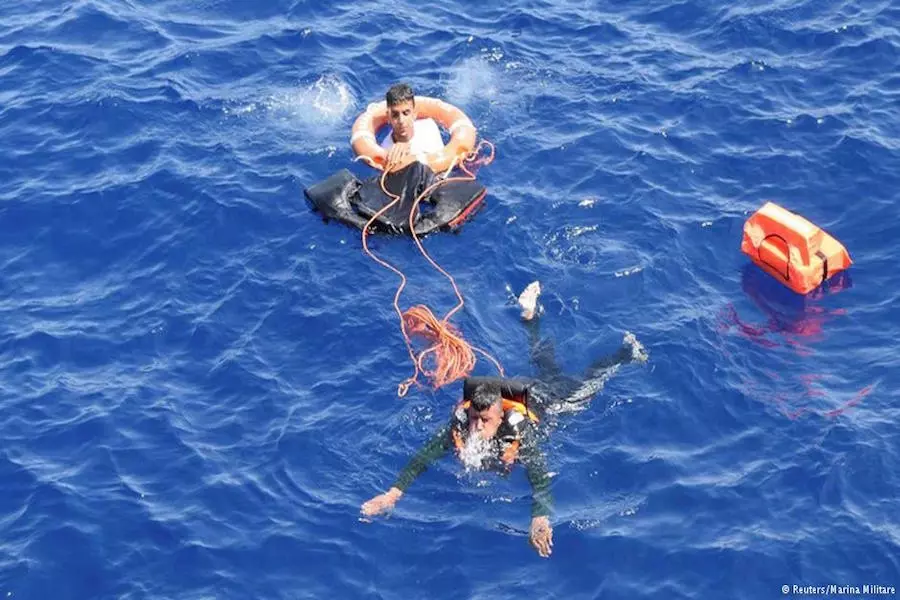 قبرص تعلن انقاذ ٢٧ لاجئآ سورياً بعد أن تركهم “المهرب” في عرض البحر