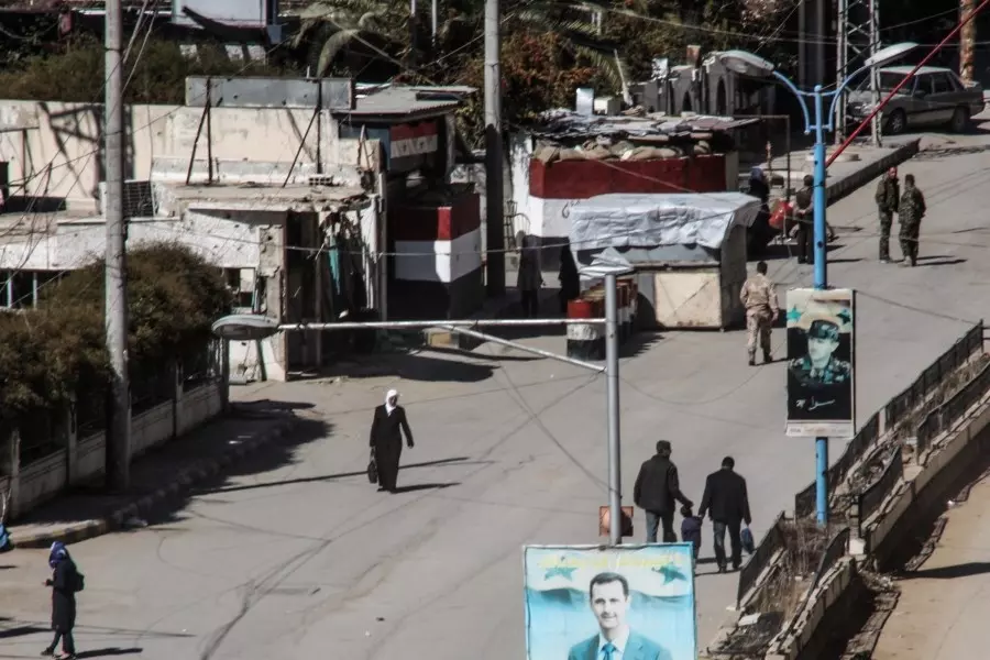 النظام يطرد مهجري "اليرموك" من مراكز إيواء جنوب دمشق ويرمي بأثاثهم في الطرقات