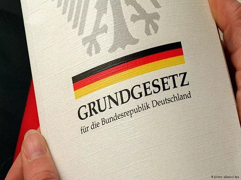 ترجمة 20 مادة من الدستور الألماني إلى العربية لدمج اللاجئين