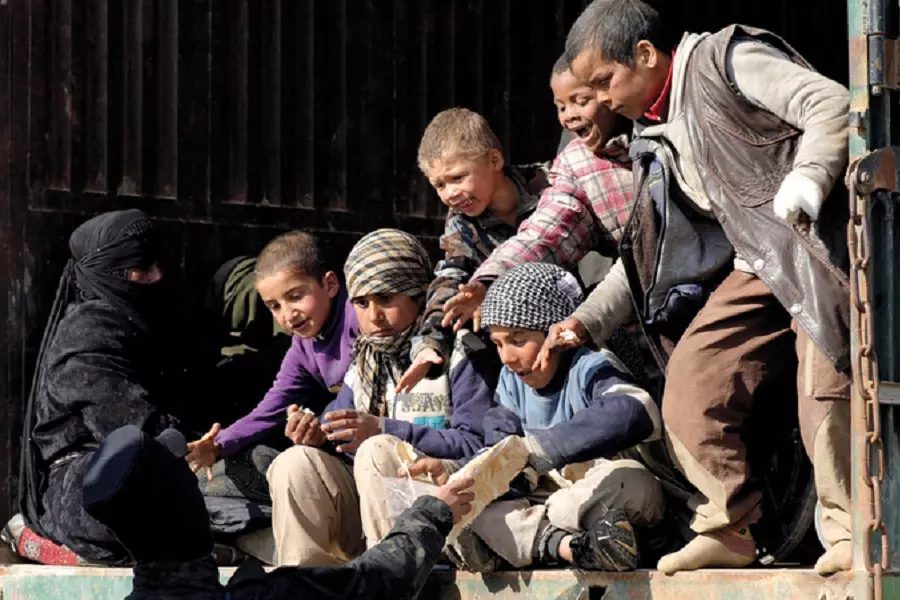 الصليب الأحمر يطالب بإجلاء أطفال داعش في مخيمات الاحتجاز بسوريا لبلادهم
