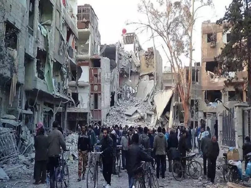 تزامنا مع أذان الفجر .. مدنيين تحت الانقاض نتيجة قصف طائرات الاسد على مخيم اليرموك