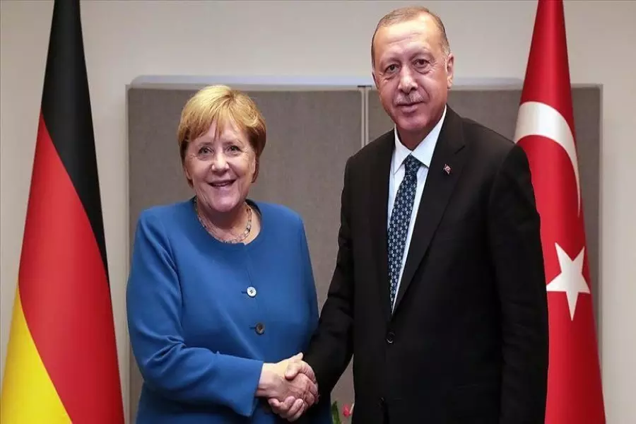 أردوغان وميركل يبحثان هاتفياً الملف السوري والليبي