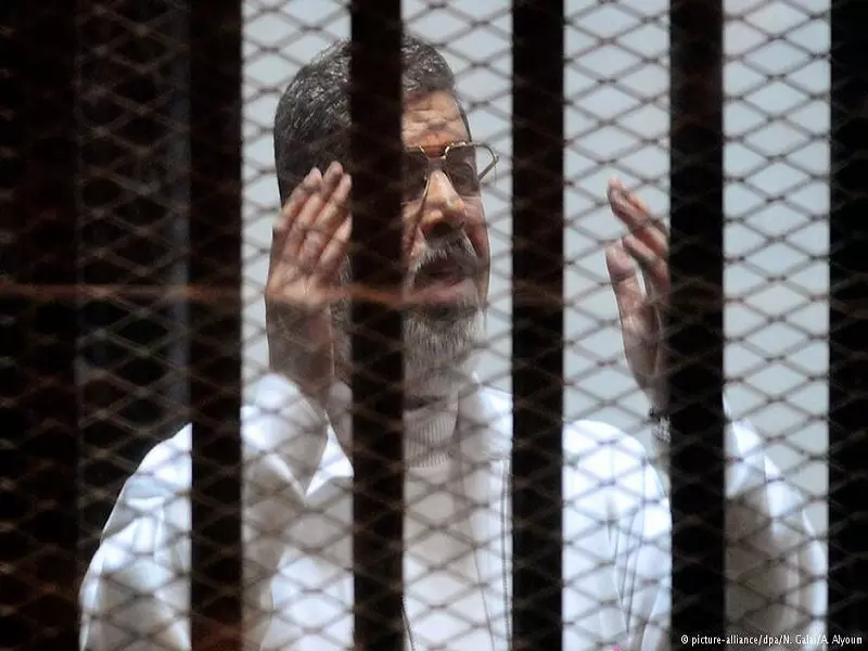 "مرسي" في يوم واحد يحصل على إعدام و مؤبد .. ويرافقه أكثر من 80 آخرين !؟