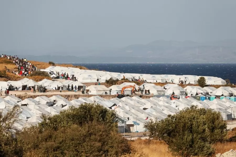 اليونان يفتح مخيمين مغلقين لطالبي اللجوء في جزيرتي "ليروس وكوس"