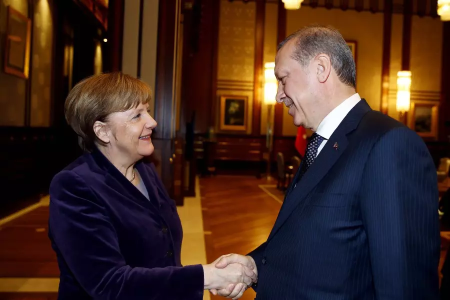 ميركل ستزور تركيا لتثبيت الاتفاق حول المهاجرين