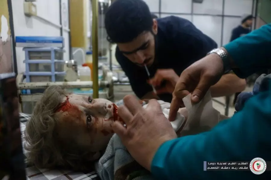 شهيدة وجرحى جراء قصف مدفعي على مدينة دوما المحاصرة