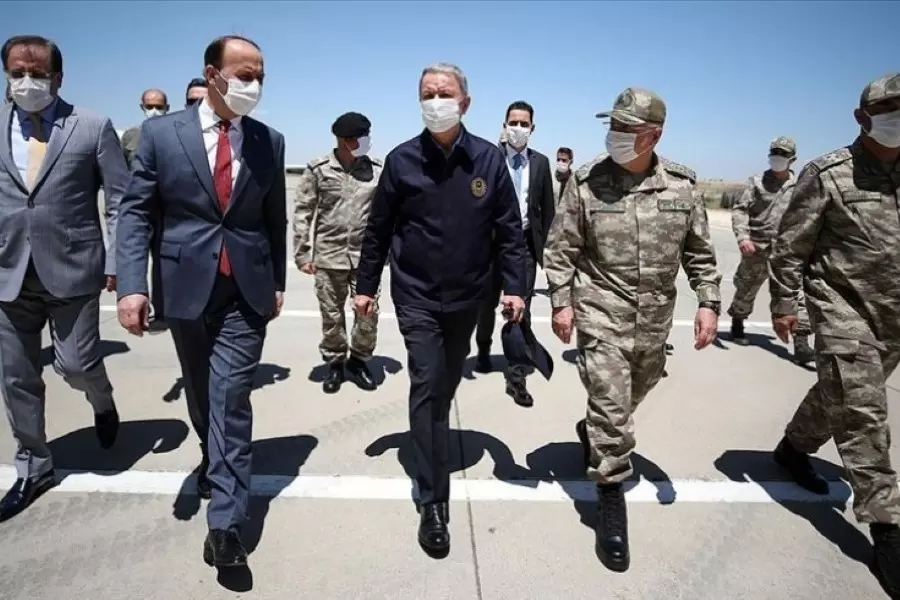 وزير الدفاع التركي وقادة الجيش يجرون جولة تفقدية للوحدات العسكرية على الحدود السورية