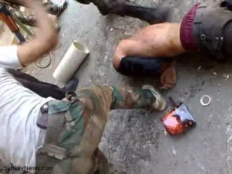 "شبيحة" الأسد .. سكين على رقاب السوريين