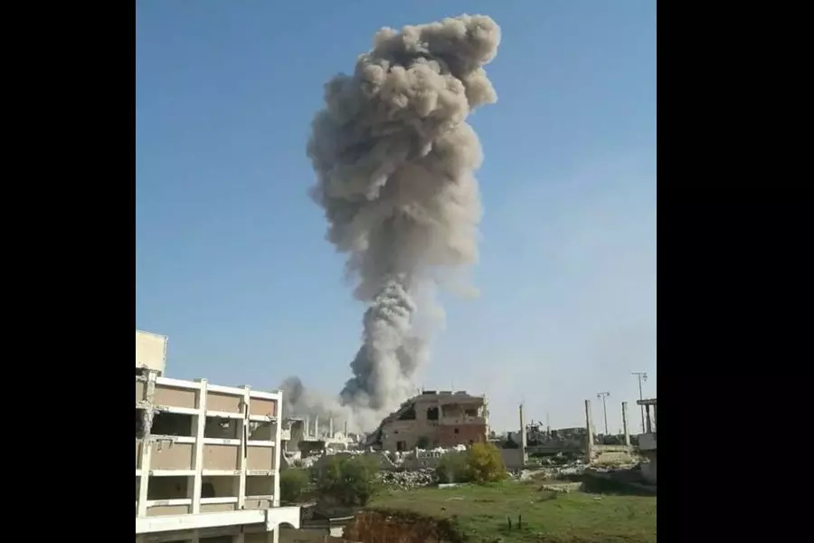 سيارة مفخخة تستهدف معاقل الأسد والاشتباكات محتدمة.. وأصوات القصف والانفجارات تسمع في الأردن