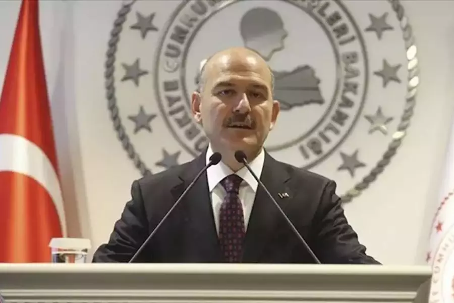 وزير الداخلية التركي يؤكد وقف ترحيل السوريين غير المسجلين والبدء بتسوية أوضاعهم