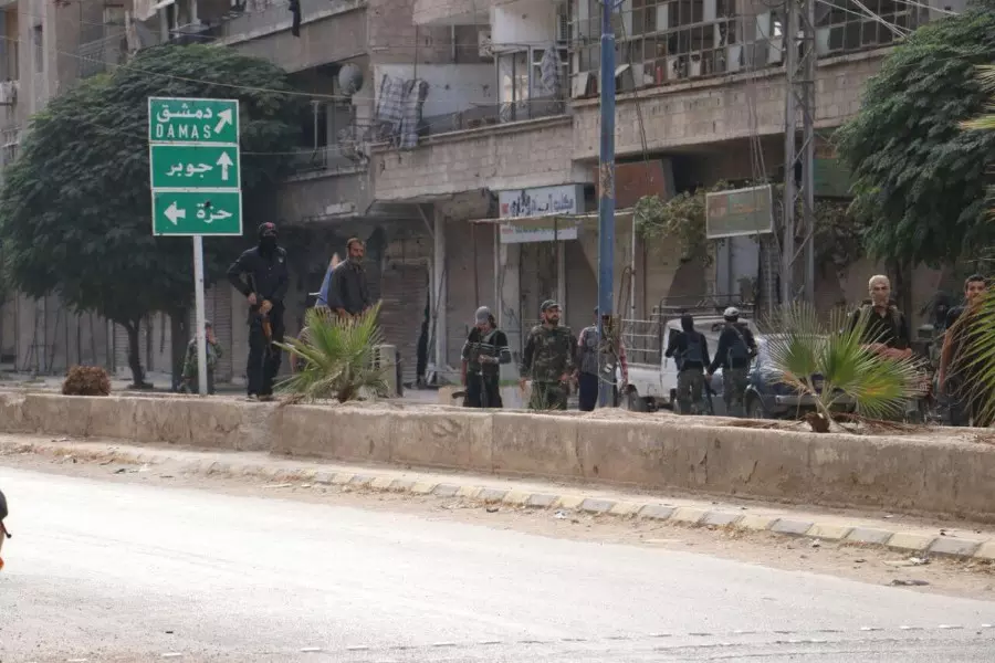 مظاهرات سلمية في الغوطة الشرقية ... وعناصر من فيلق الرحمن يردون بإطلاق النار