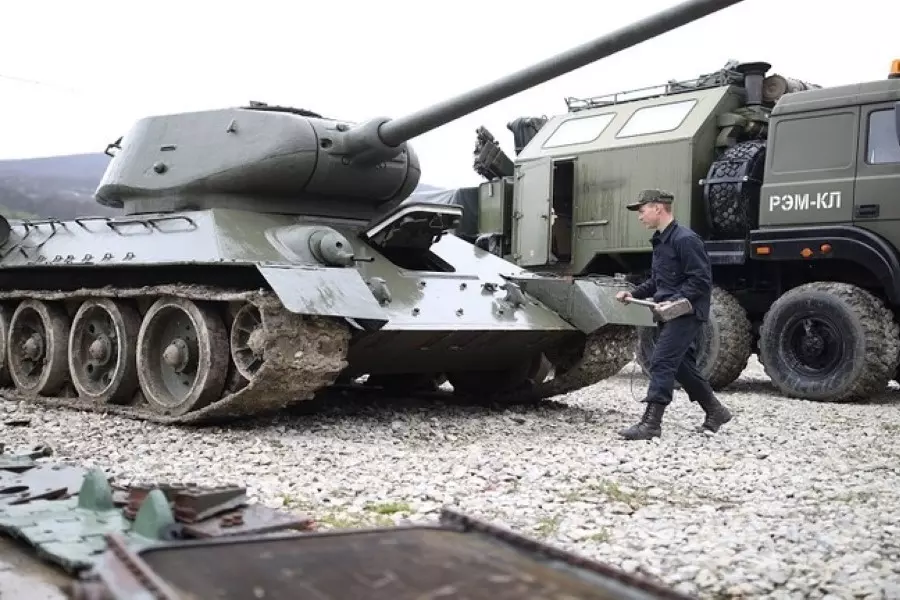 روسيا تشارك بـ "دبابة تي - 34" لأول مرة في عرض عسكري بحميميم في 9 مايو المقبل