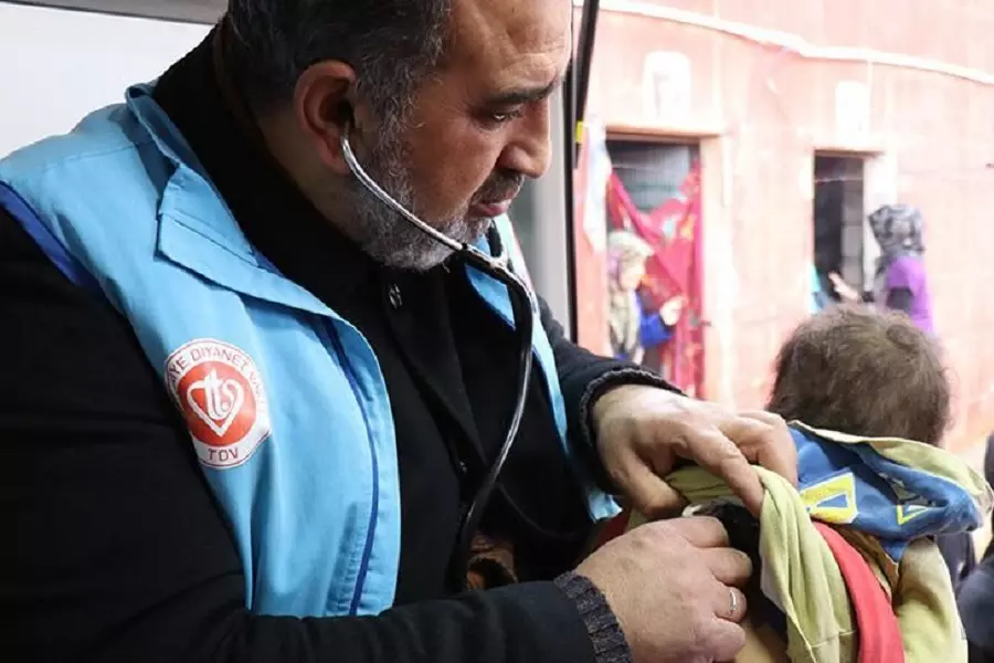 وقف الديانة التركي قدم فحوصات طبية لـ 40 ألف يتيم سوري خلال عامين