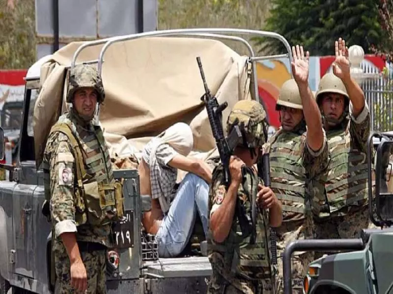 اعتقالات وإصابات جراء مداهمة الجيش اللبناني لـ "مخيمات اللاجئين" في عرسال