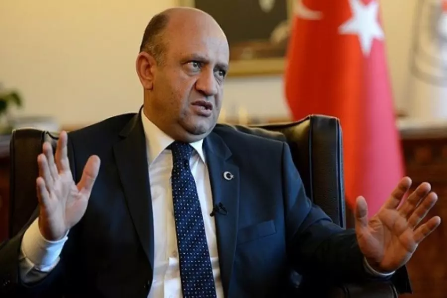 وزير الدفاع التركي يحذر "بي واي دي" من الاقتراب من مدينة الباب