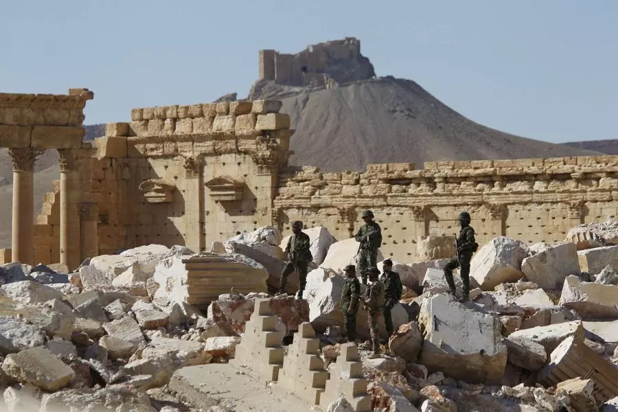 ميليشيات إيرانية تبدأ حملة تنقيب عن الآثار بمدينة تدمر