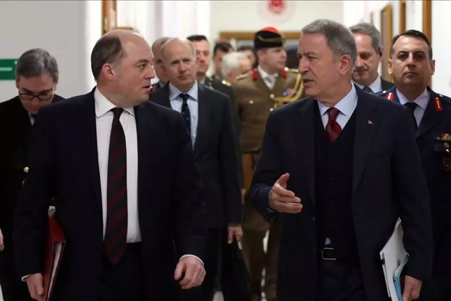 وزيرا الدفاع التركي والبريطاني يزوران الشريط الحدودي بين تركيا وسوريا