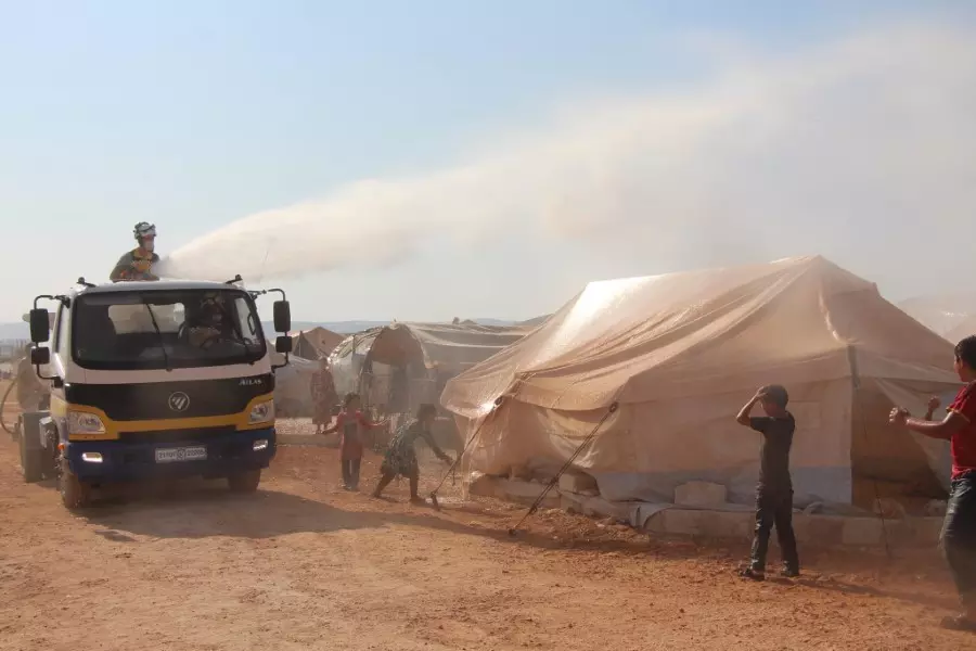 "الشبكة السورية" توجه مناشدة لسرعة تقديم مواد عازلة للحرارة لمخيمات النازحين بسوريا
