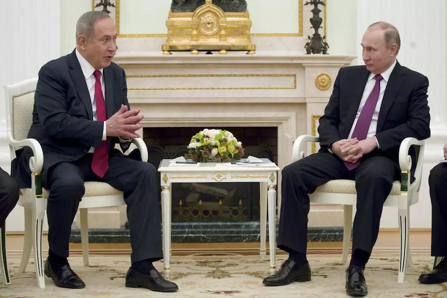 اسرائيل تبلغ بوتين بأن : كل شيء إيراني يتحرك في سوريا سيكون في المرمى