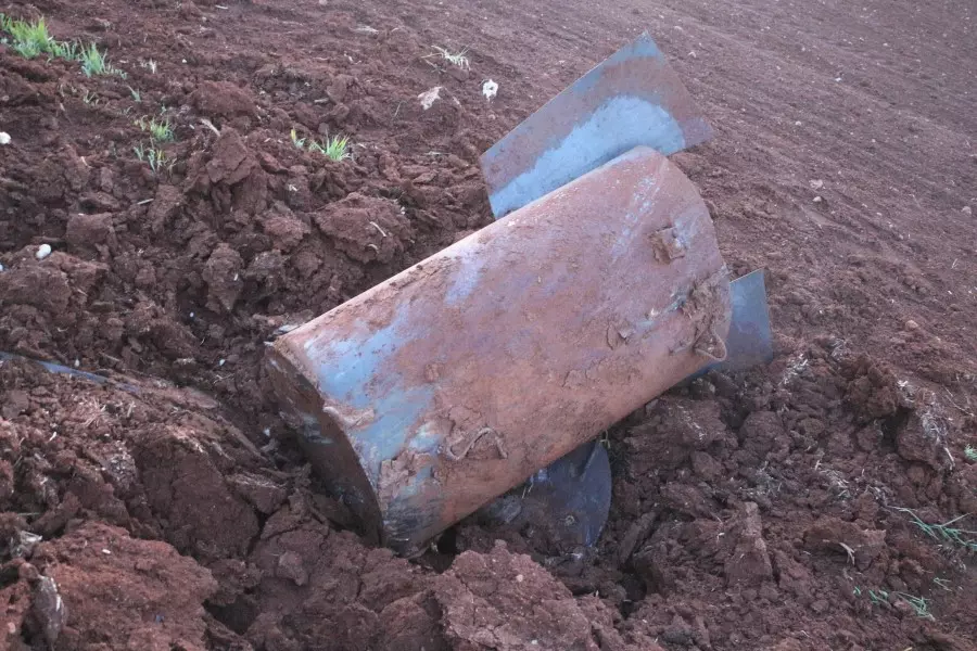 الشبكة السورية: 427 برميلاً متفجراً قصفها طيران الأسد المروحي في كانون الثاني 2018