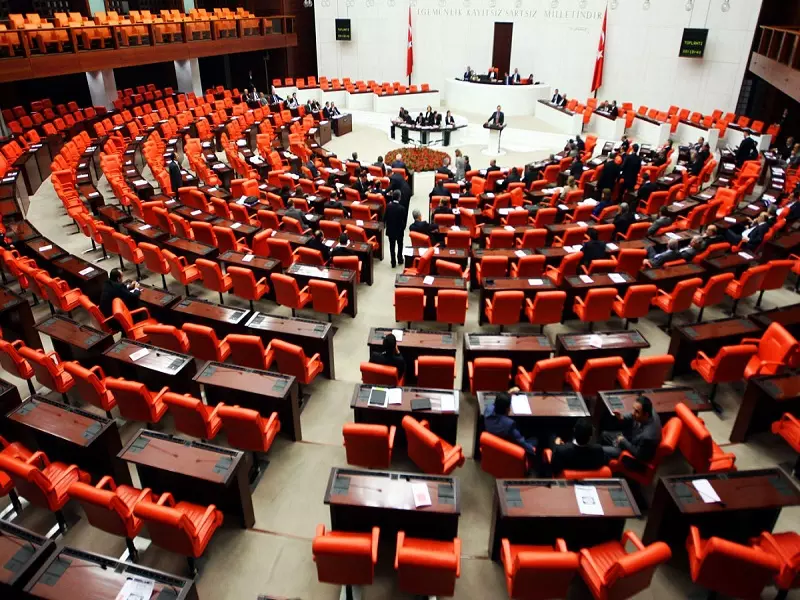 البرلمان التركي يمدد التفويض العسكري بمواجهة التطورات في سوريا والعراق عاماً آخر