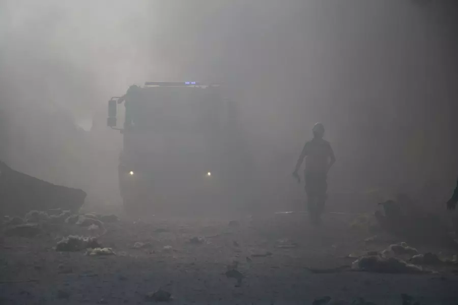قوات الأسد تستهدف فريق الدفاع المدني بخان شيخون وتصيب عنصرين بينهم ناشط إعلامي